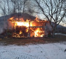 Futterstand in Flammen