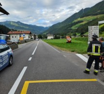 Radfahrerin prallt gegen Pkw