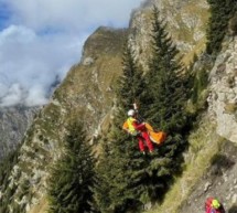 Frau stürzt 30 Meter ab