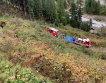 Pkw stürzt 100 Meter in die Tiefe