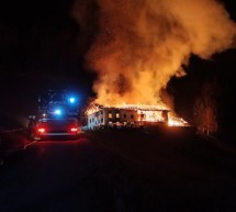 Hof steht in Flammen