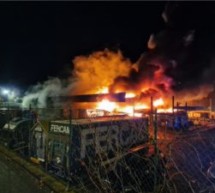 Lagerhalle in Flammen