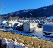 Camper im Schnee