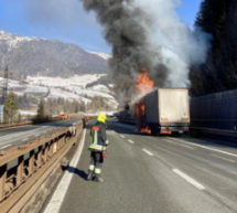 Lkw in Vollbrand