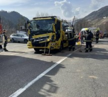 Laster fährt auf Lkw auf