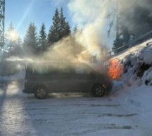 Fahrzeug in Flammen